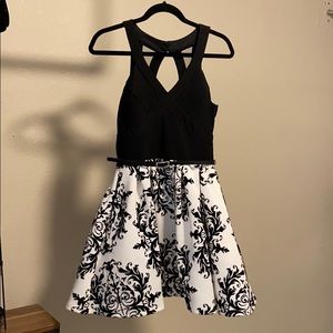 Size 5 Black and White Formal Dress